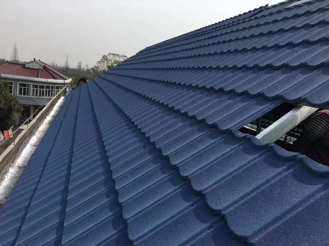 供应轻质屋面材料金属彩石瓦厂家